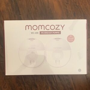 NWT Momcozy M5
